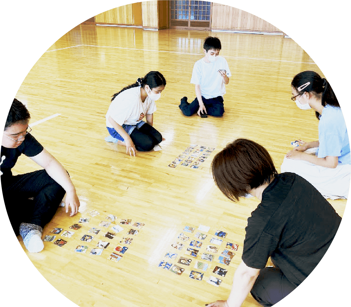 体育館で百人一首